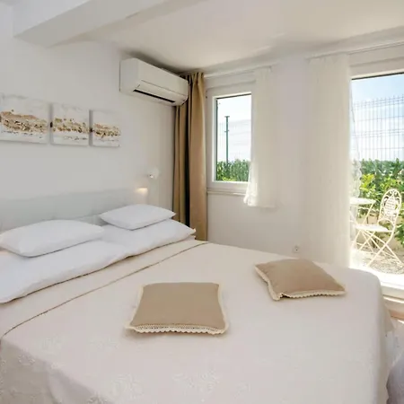 Luxury Malo -