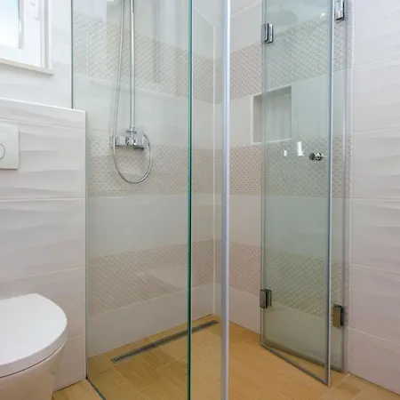 Luxury Malo - *